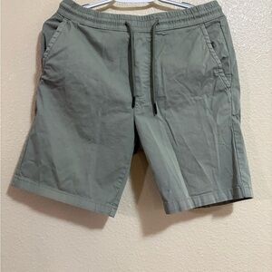 Zara Men's Olive Flat Front Shorts